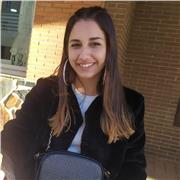 Profesora de física y química, matemáticas hasta 1º de bachillerato y química de 2º de bachillerato